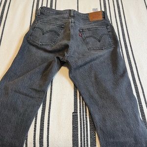 Almost new Levi’s! Soft, grey wash. Super cute and comfy